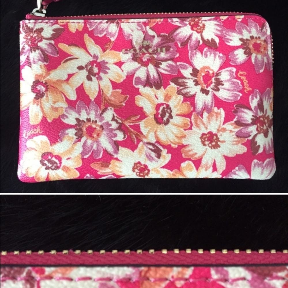 NWOT Coach Corner Zip Wristlet Bag Floral